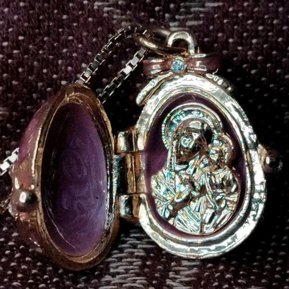 Russische Fabergé Stil  Ei Anhänger mit passender Goldkette in Bottrop