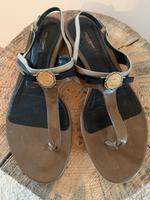 Zehentrenner Sandale, Lackleder, Orden, Dolce Gabbana, moccamouss Berlin - Kladow Vorschau