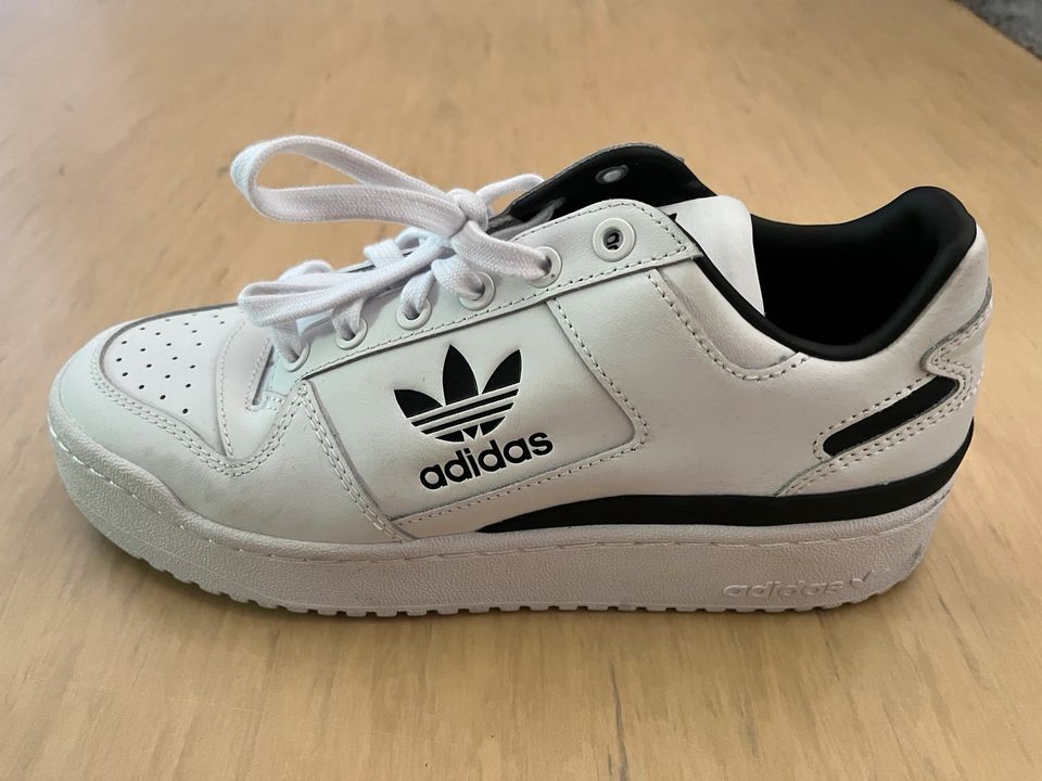 Adidas Schuhe in Weimar