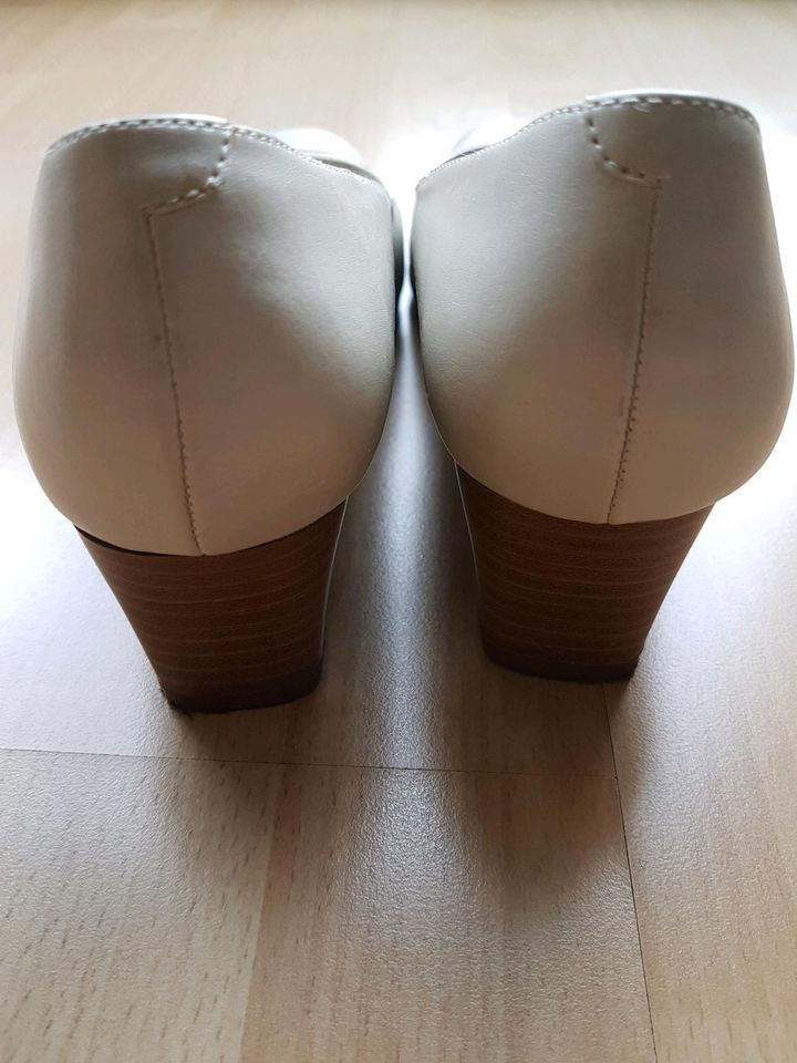 Damen Schuhe beige in Größe 4,5 Weite G der Marke Bonne Forme in Metzingen