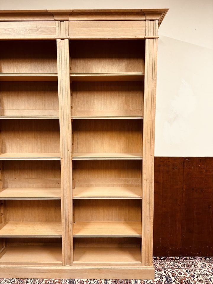 Klassische Englische Eichen Bücherregal Bibliotheksschrank in Brüggen