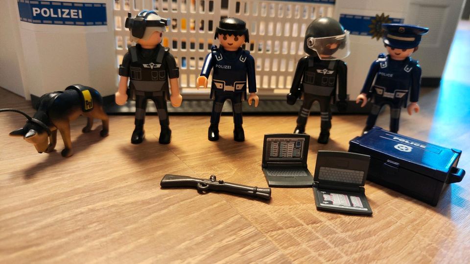 Playmobil Polizeiwache SEK Auto Hubschrauber in Magdeburg