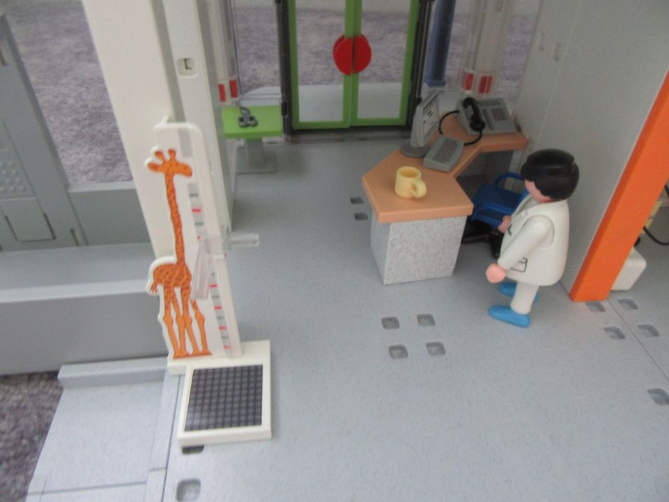 Playmobil Großes Krankenhaus mit Extra-Etage und Einrichtung in Dülmen