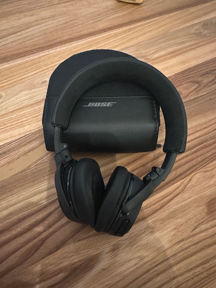 Bose on Ear Wireless Bluetooth Kopfhörer Noise Cancelling in Berlin