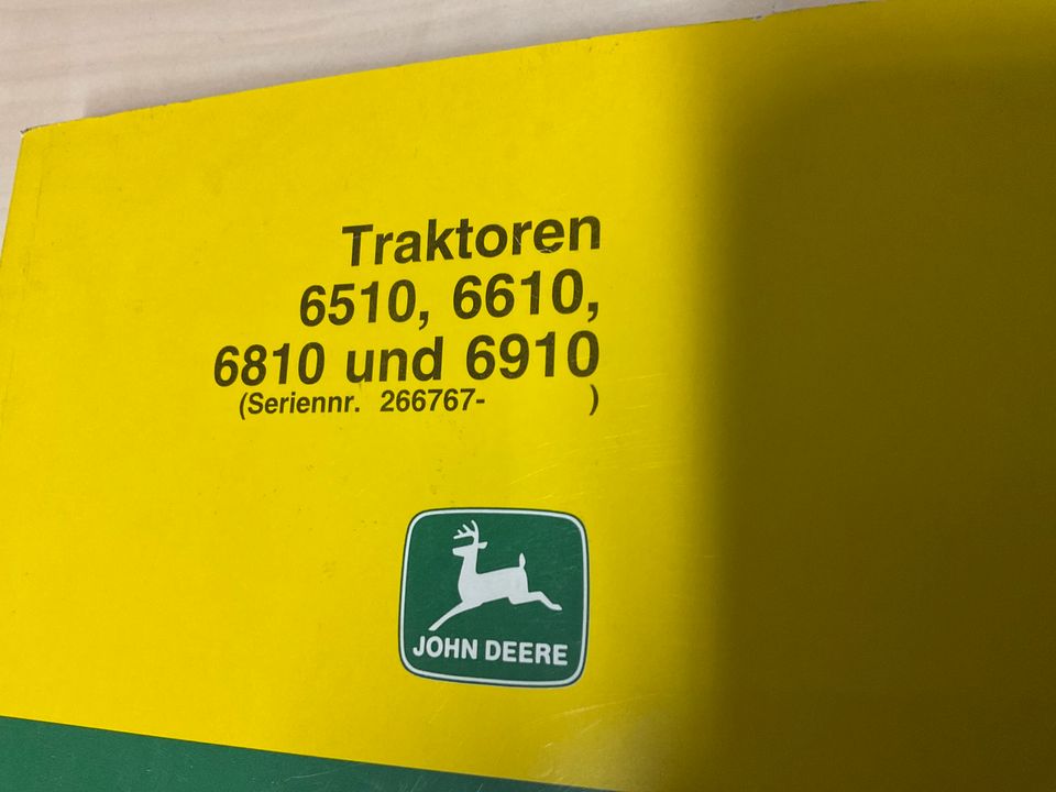 Gebrauchte Betriebsanleitung für John Deere Traktoren 6510-6910 in Steinau an der Straße