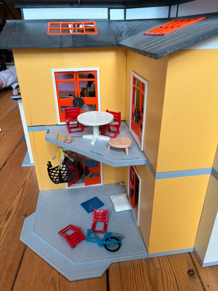 Playmobil modernes Wohnhaus + Campingvan + Bootsanhänger in Hamburg