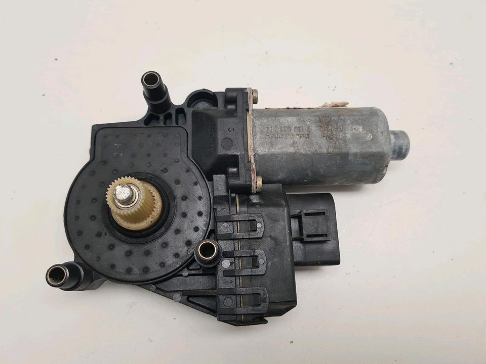 Audi A6 4B Fensterhebermotor hinten rechts 0 130 821 785 in Petersberg