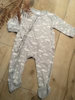Baby Schlafanzug mit Fuß Grau Sterne Wolken Topomini 68 Niedersachsen - Uelzen Vorschau