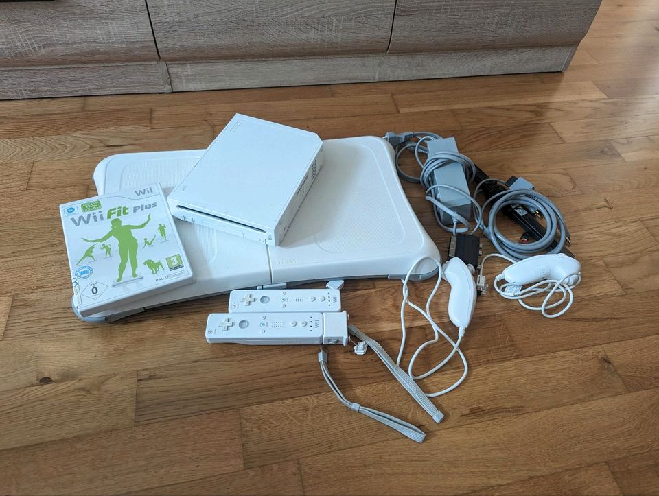 Wii Konsole komplett Paket Wii fit Plus Wii Balance Board in Leipzig