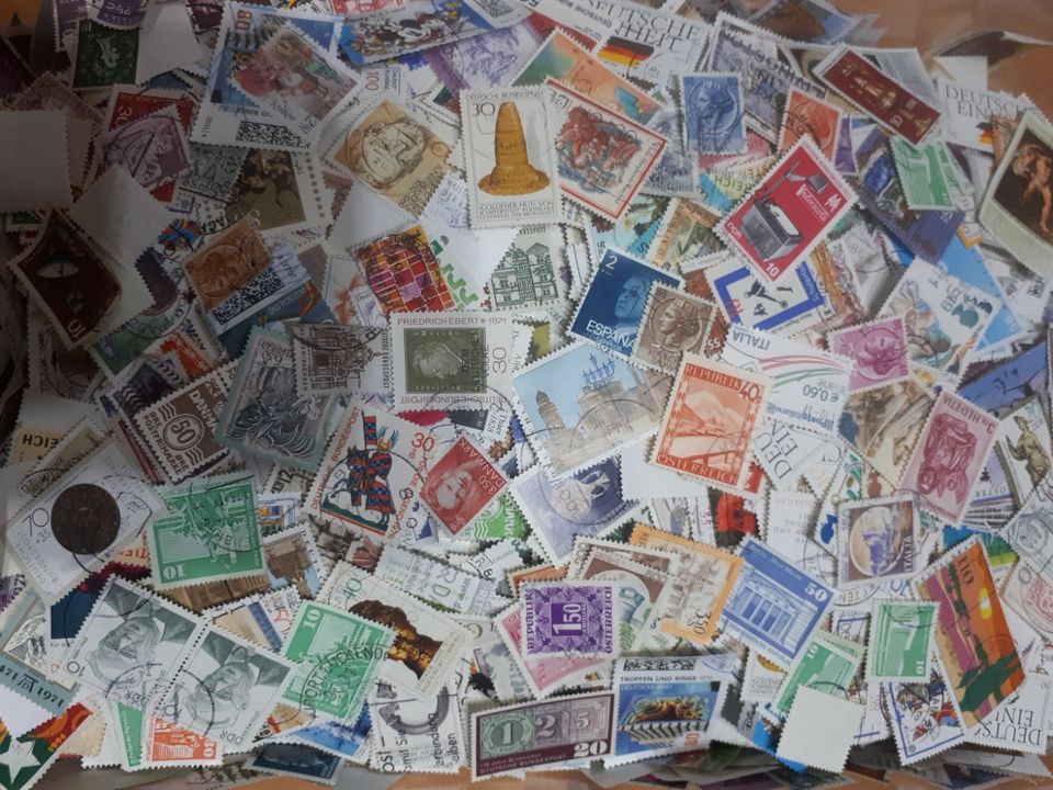 150 verschiedene Briefmarken alle Welt in Markt Wald