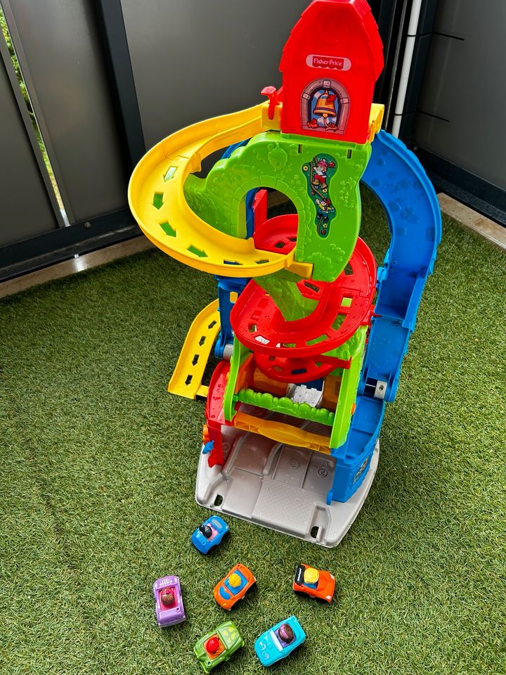 Fisher Price Hochhausrennbahn Parkhaus Rennbahn in Dresden