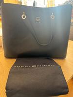 Tommy Hilfiger Leder Handtasche Nordrhein-Westfalen - Neunkirchen-Seelscheid Vorschau