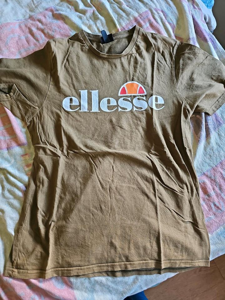 Ellesse Tshirt neuwertig gr. L in Waldkirchen