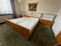 Schlafzimmer Bett und Einbauschrank Kleiderschrank Nachttisch Niedersachsen - Pattensen Vorschau