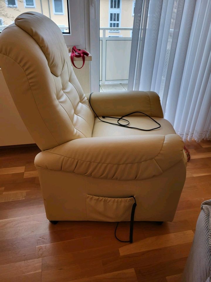 Fernseh-Sessel echtleder Sitz Möbel elektrisch verstellbarer in Drübeck
