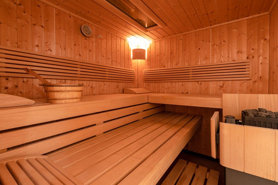 Neuwertig sanierte + möblierte Wohnung mit Sauna+Wellness in München
