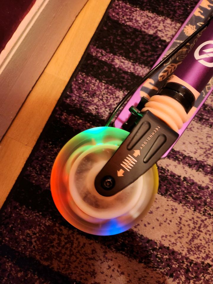 Roller Oxelo Mid 5 violett mit Leuchträder in Berlin