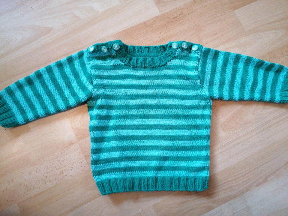 Warmer gestrickter Pulli Pullover Gr 80 in Oberteuringen