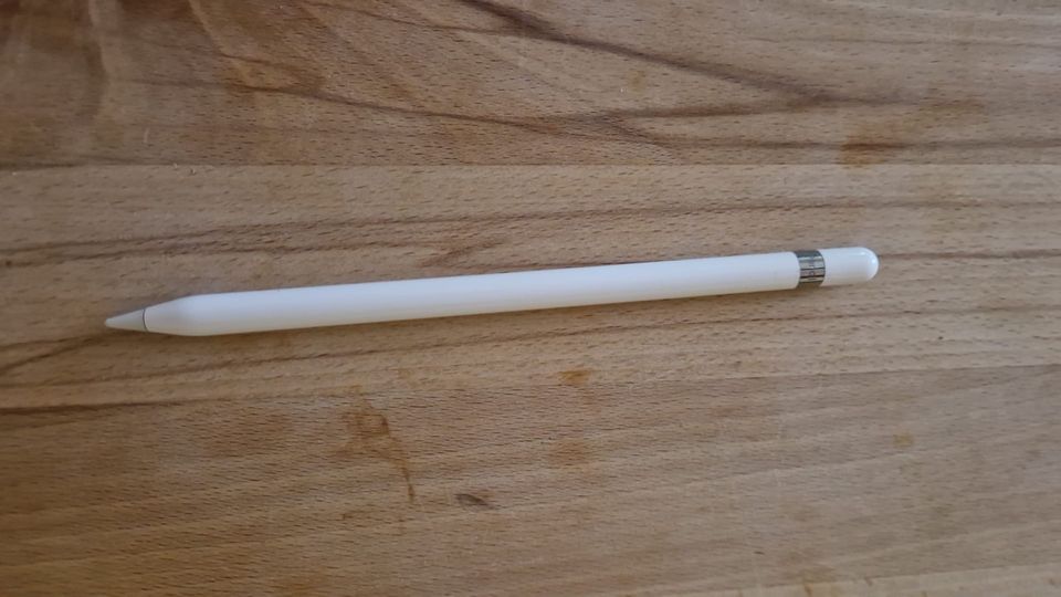 Apple Pencil 1. Generation mit Deckelkappe in Freiburg im Breisgau