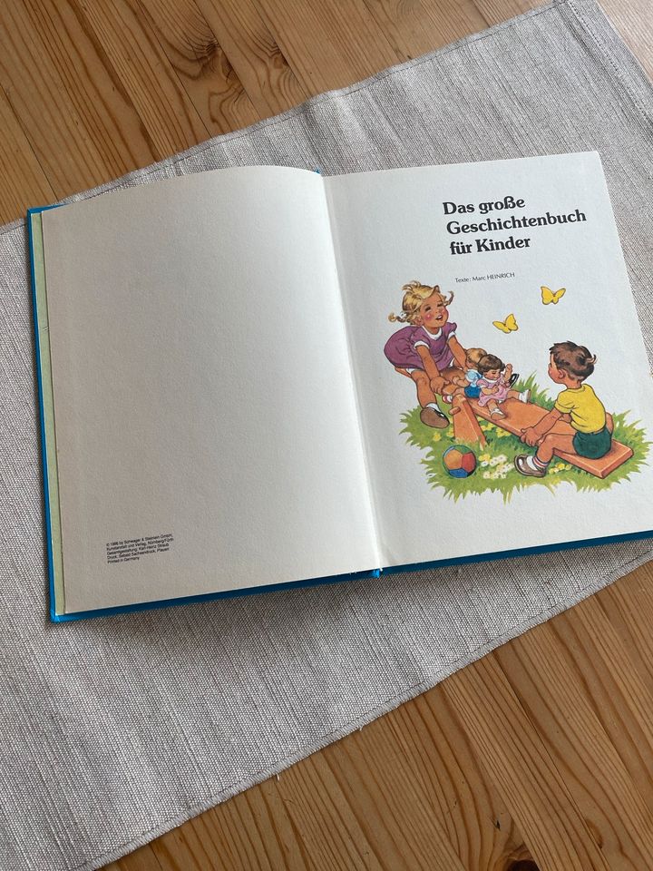 Großes Geschichtenbuch für Kinder - mit Bildern wie zu Omas Zeit in Straubenhardt