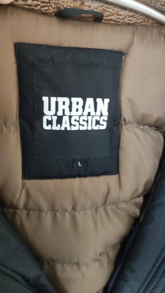 Stylische Jacke von Urban Classics mit Fellkragen in L, wie neu in Göttingen