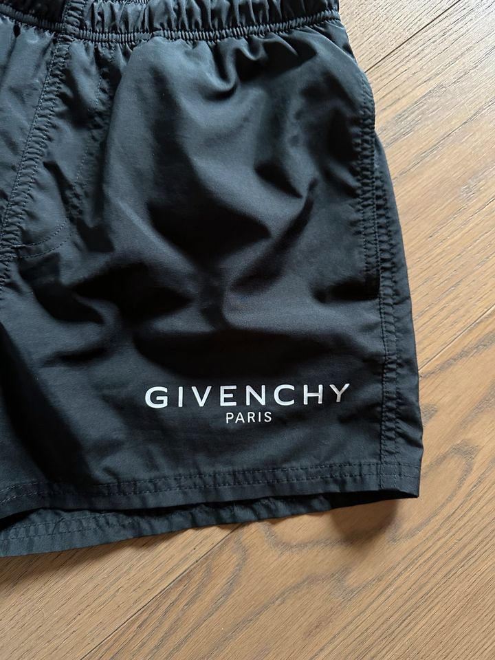 Givenchy Badeshorts in München