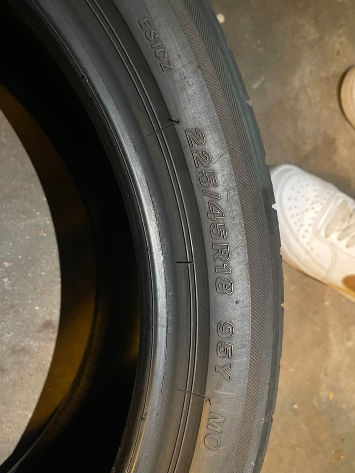 225 45 R18 Bridgestone Potenza 2x ca 6 mm Profil in Visselhövede