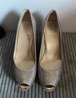 Neuwertig Stuart Weitzman Anna Peeptoe-Pumps  Silber Gr. 36 West - Nied Vorschau