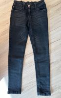 Top! Yigga Jeans schwarz Slim 134 Nordrhein-Westfalen - Erkrath Vorschau