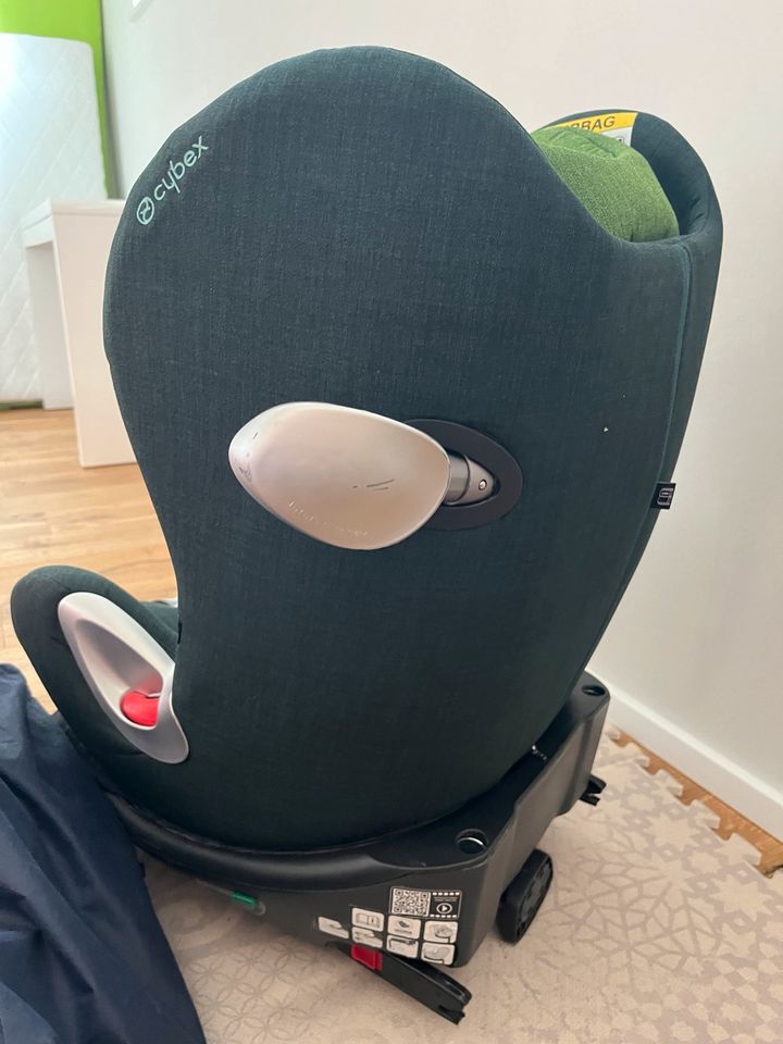 Gut erhaltener Cybex Sirona Autoschale/Kindersitz mit Base in Leipzig