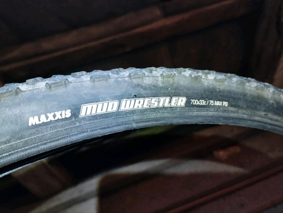 28 Zoll Zwei Reifen für Gravelbike MAXXIS Mud Wrestler in Kiel