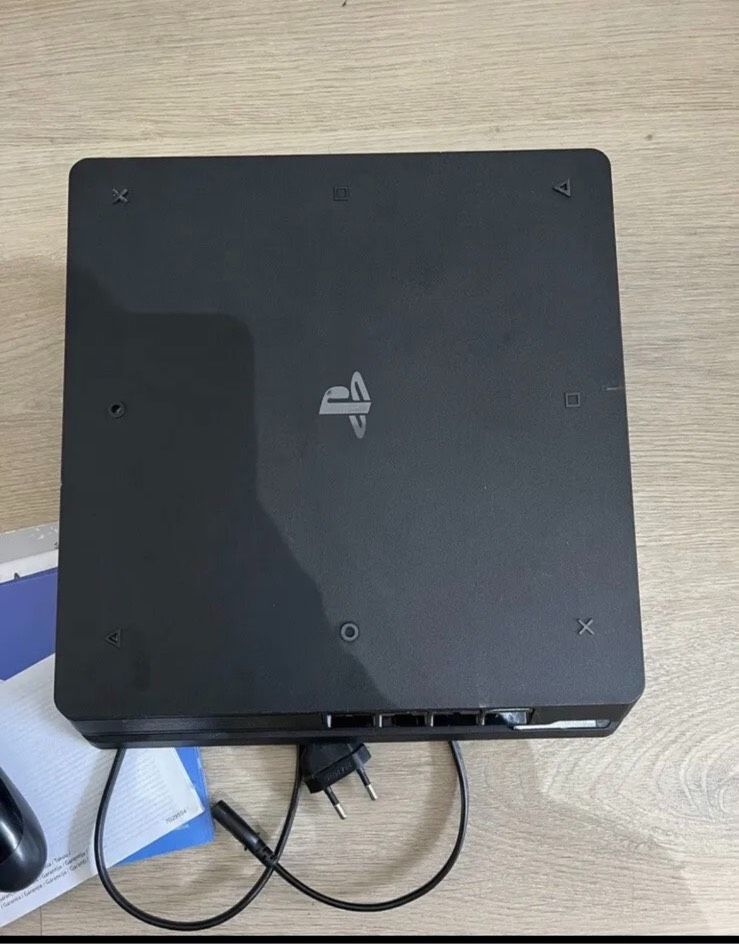 PlayStation 4 slim 1tb mit Controller in Pforzheim