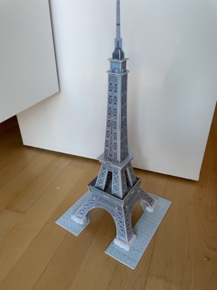 3 D Puzzle Eiffelturm Revell, gesteckt ohne kleben in München