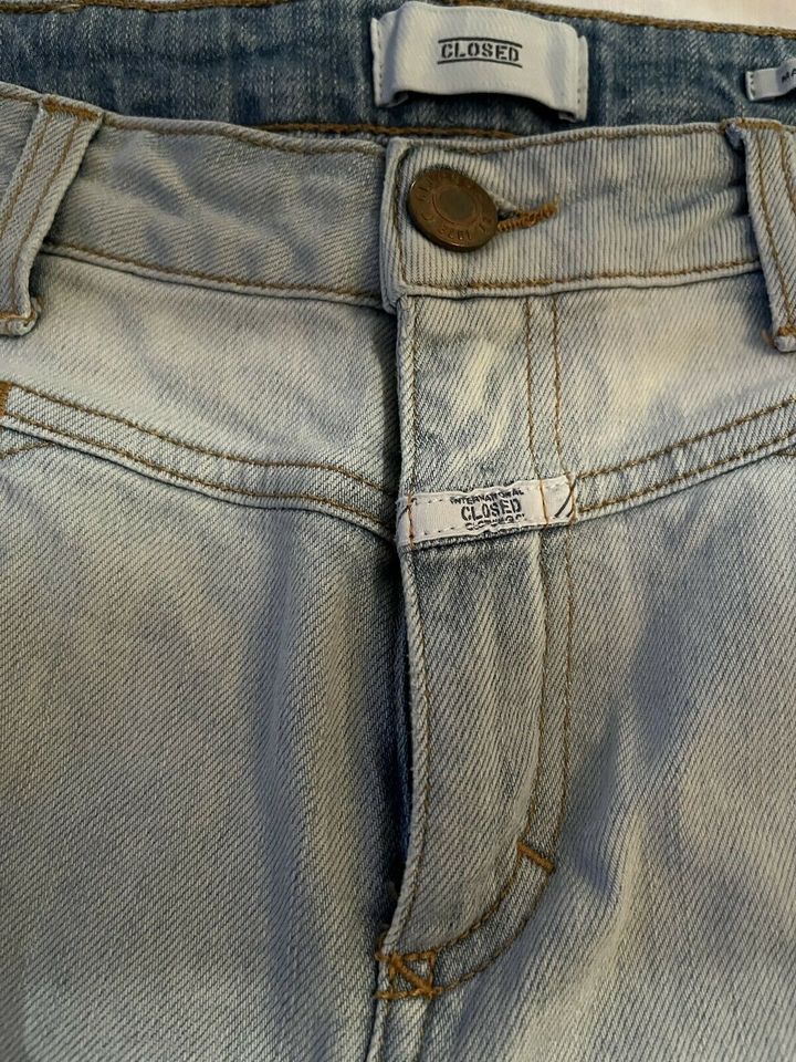 CLOSED Jeanshose Cropped Gr.27 in Hamburg