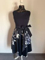 Sehr edles blaues Kleid mit weißen Blumen Gr. 38 Hessen - Hattersheim am Main Vorschau