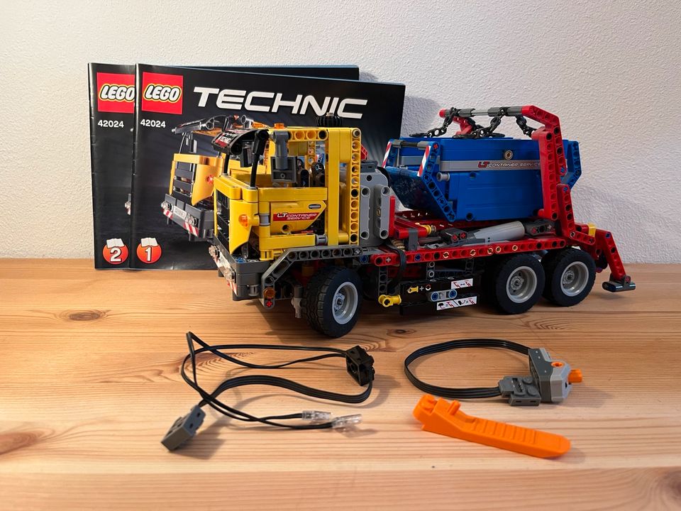 LEGO Technik Unimog (8110), Container Truck (42024), Bagger (8069 in Sulzfeld am Main