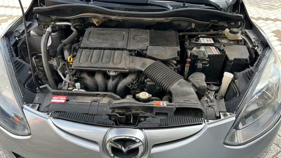Mazda 2  Automatik sehr gepflegt 8-fach ber., TÜV neu in Schömberg