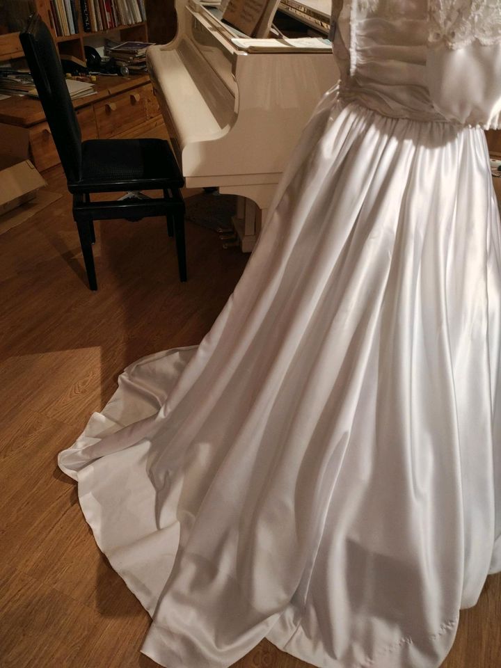 Hochzeitskleid Brautkleid Gr 36. Reifrock, klassisch elegant in Trossingen