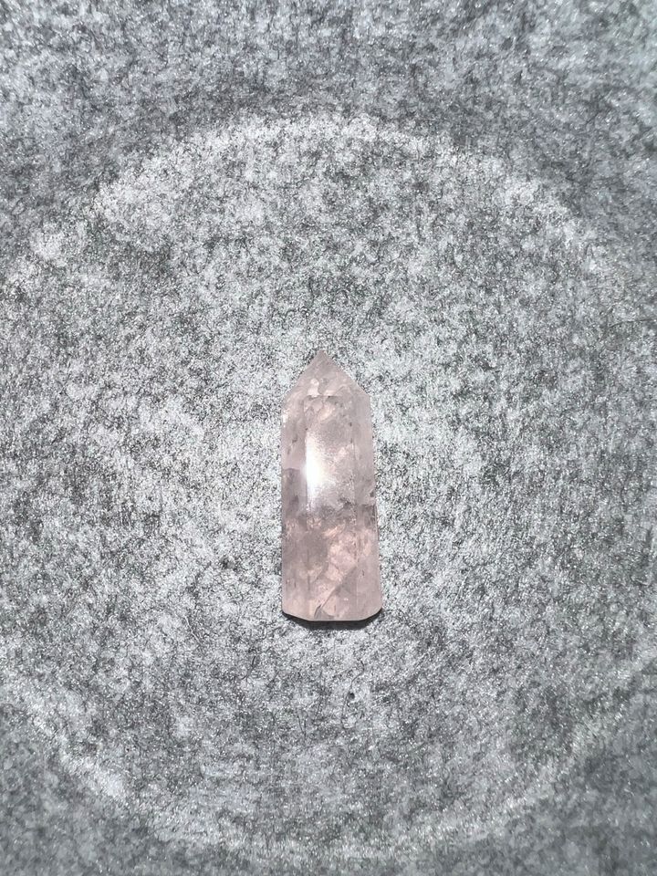 Rosen, Quarzkristallstein circa 2-3 cm in Dortmund