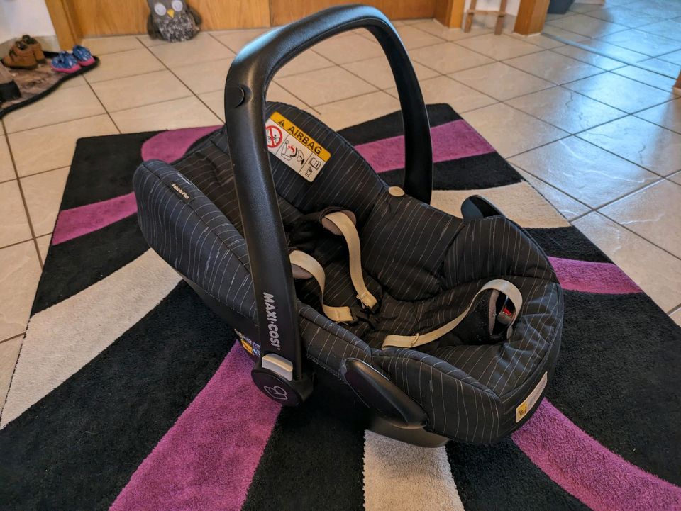 Maxi Cosi Pebble Plus Babyautoschale+Zubehör in Salzwedel