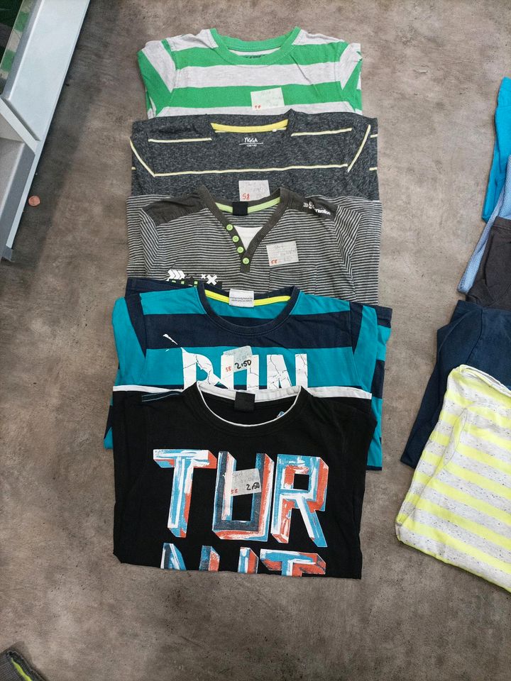 T-Shirts, Jungs, Größe 134/140 in Zerbst (Anhalt)