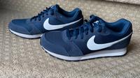 Original Nike Turnschuhe dunkelblau Größe 42 NEU Hessen - Wiesbaden Vorschau