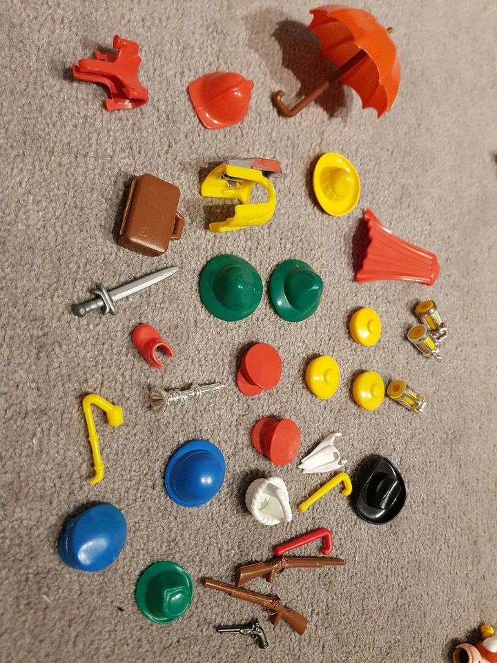 Playmobil retro Einzekstücke Hüte Gewehr Koffer in Eckental 