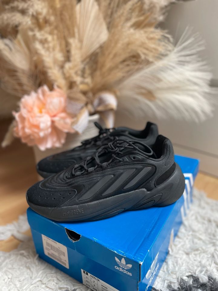 Adidas Ozweego 40 2/3 in Frechen