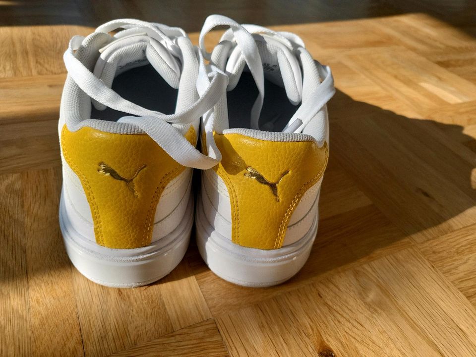 Puma Sneaker 40,5 weiß gelb wie neu in Rastede