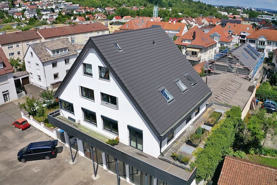 Immobilie der vielen Möglichkeiten! Verkaufsraum, und zwei Wohnungen Baugrundgrund in Pfullingen