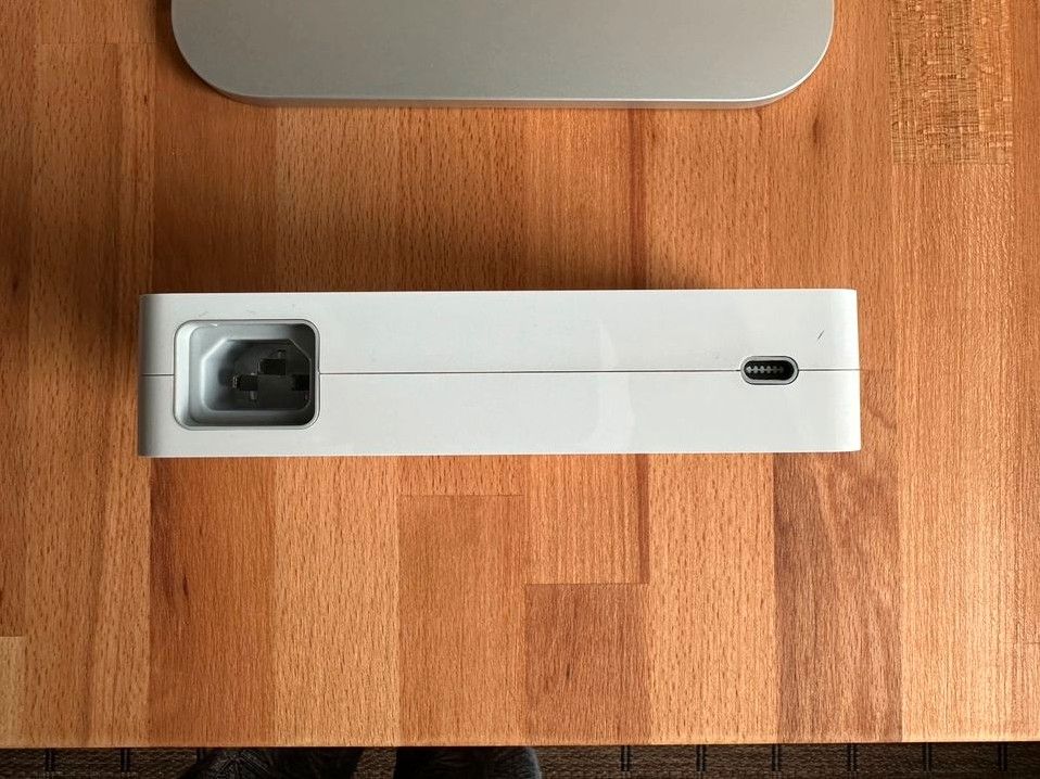 Apple Cinema Display 30” und USB-C Adapter in Frankfurt am Main