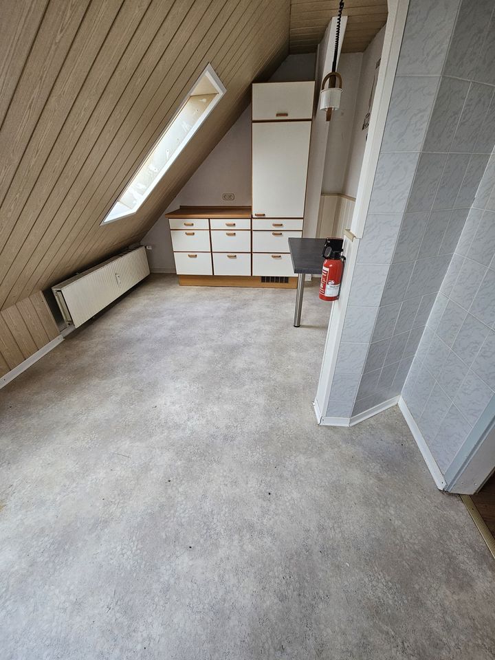 helle 2,5-Zimmer Dachwohnung in Bremerhaven