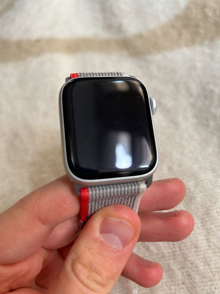Apple Watch SE 44mm Cellular in Würzburg
