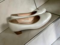 Bequemer weißer Brautschuh Gr.: 38 Absatz: 4cm Nordrhein-Westfalen - Lohmar Vorschau